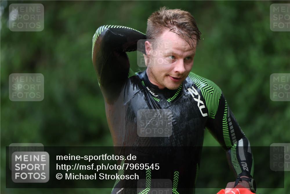 15.06.2025 - 7 Türme Triathlon Michael Strokosch http://msf.ph/oto/7969545 15.06.2025 12:56:29 Schwimmen 767, 786, 804, 842, 851, 868, 869, 872, 886, 896, 963, 992, 1003, 1060, 1070, 1077, 1091, 1149, 1175 meine-sportfotos.de