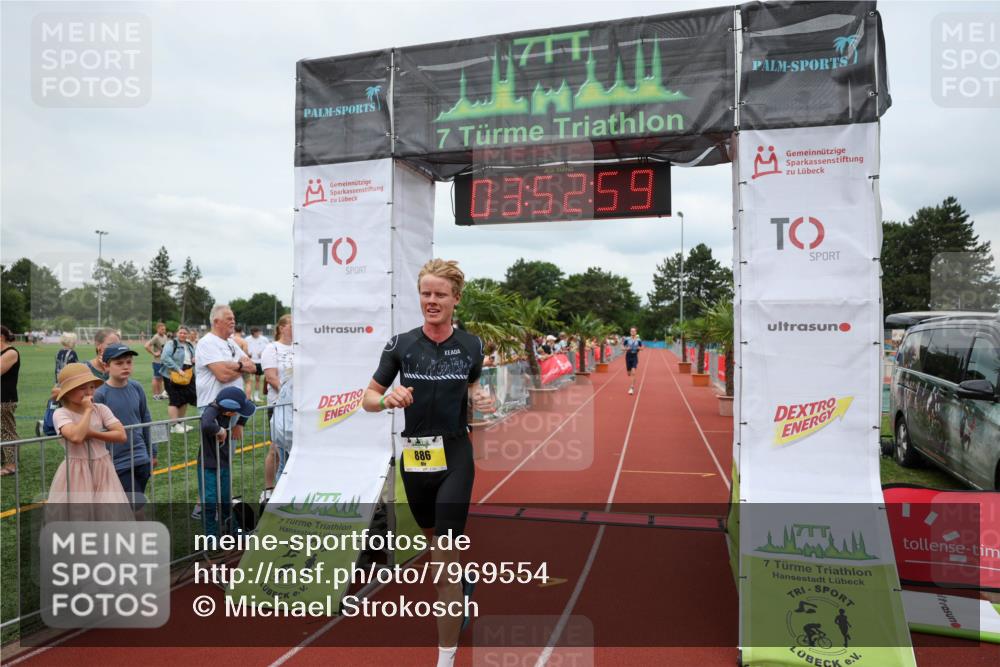 15.06.2025 - 7 Türme Triathlon Michael Strokosch http://msf.ph/oto/7969554 15.06.2025 13:52:59 Ziel 886, 1164 meine-sportfotos.de