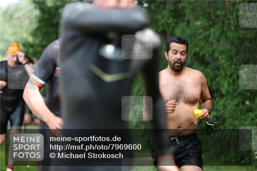 15.06.2025 - 7 Türme Triathlon Michael Strokosch http://msf.ph/oto/7969600 15.06.2025 12:56:35 Schwimmen 767, 786, 804, 842, 851, 868, 869, 872, 886, 896, 901, 963, 992, 1003, 1028, 1060, 1070, 1077, 1091, 1132, 1175, 1198 meine-sportfotos.de