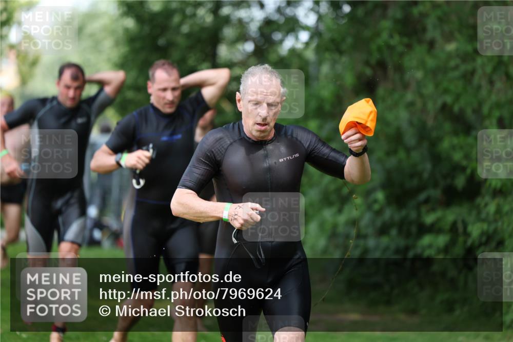 15.06.2025 - 7 Türme Triathlon Michael Strokosch http://msf.ph/oto/7969624 15.06.2025 12:56:36 Schwimmen 767, 786, 804, 842, 851, 868, 869, 872, 886, 896, 901, 963, 1003, 1028, 1060, 1070, 1077, 1091, 1132, 1175, 1198 meine-sportfotos.de