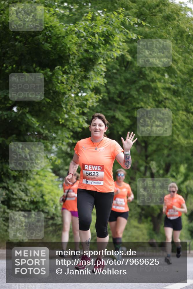 15.06.2025 - REWE Women's Run Jannik Wohlers http://msf.ph/oto/7969625 15.06.2025 10:04:44 Laufen 5623 meine-sportfotos.de