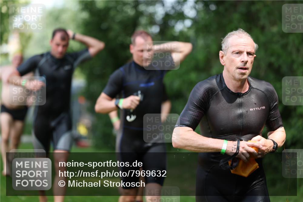 15.06.2025 - 7 Türme Triathlon Michael Strokosch http://msf.ph/oto/7969632 15.06.2025 12:56:37 Schwimmen 767, 786, 804, 842, 851, 868, 869, 886, 896, 901, 963, 1003, 1028, 1060, 1070, 1077, 1091, 1132, 1175, 1198 meine-sportfotos.de
