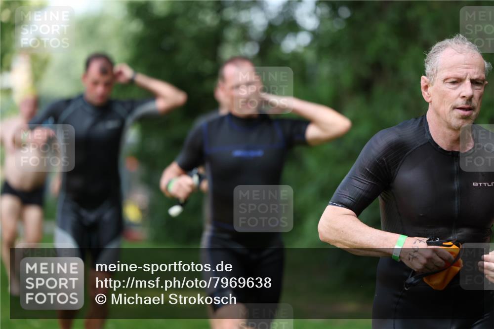 15.06.2025 - 7 Türme Triathlon Michael Strokosch http://msf.ph/oto/7969638 15.06.2025 12:56:37 Schwimmen 767, 786, 804, 842, 851, 868, 869, 886, 896, 901, 963, 1003, 1028, 1060, 1070, 1077, 1091, 1132, 1175, 1198 meine-sportfotos.de