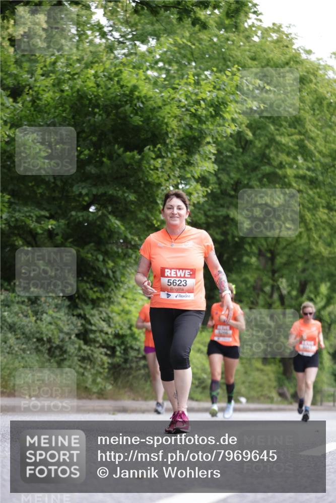 15.06.2025 - REWE Women's Run Jannik Wohlers http://msf.ph/oto/7969645 15.06.2025 10:04:44 Laufen 5623 meine-sportfotos.de
