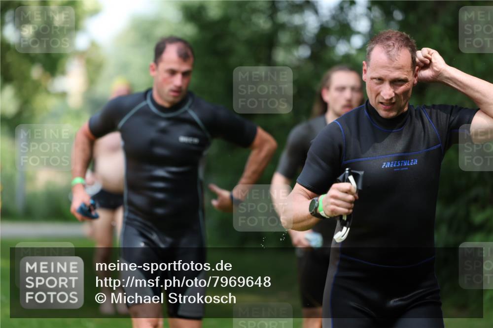 15.06.2025 - 7 Türme Triathlon Michael Strokosch http://msf.ph/oto/7969648 15.06.2025 12:56:38 Schwimmen 767, 786, 804, 842, 851, 868, 886, 901, 963, 1003, 1028, 1060, 1070, 1077, 1132, 1175, 1198 meine-sportfotos.de