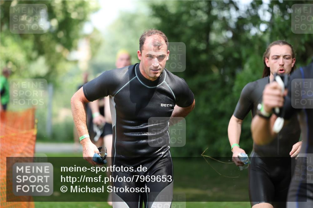 15.06.2025 - 7 Türme Triathlon Michael Strokosch http://msf.ph/oto/7969653 15.06.2025 12:56:39 Schwimmen 767, 786, 804, 842, 851, 868, 886, 901, 963, 1003, 1028, 1060, 1070, 1077, 1132, 1175, 1198 meine-sportfotos.de