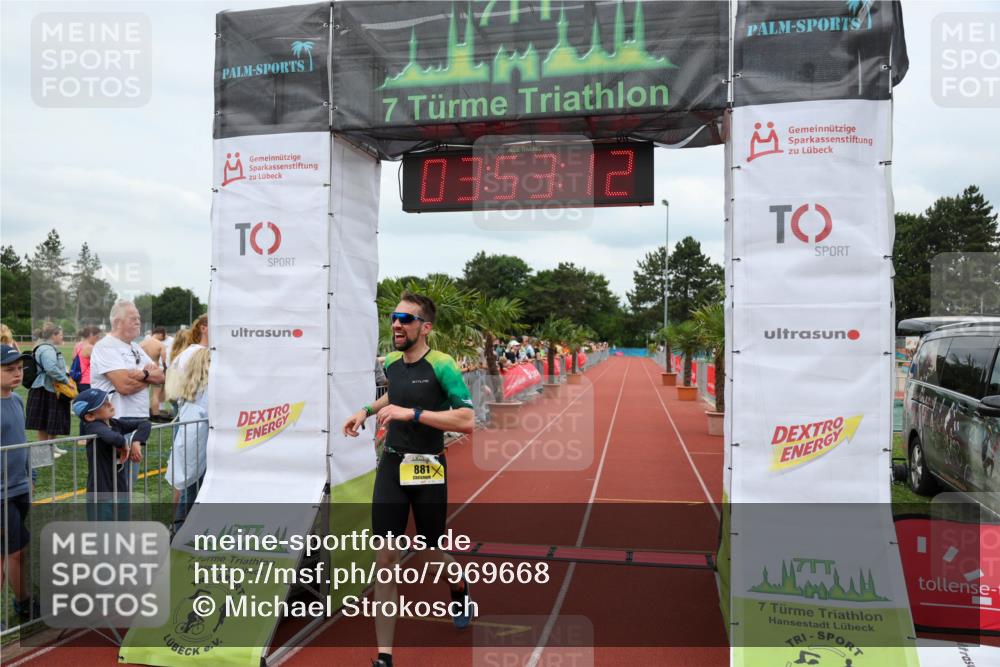 15.06.2025 - 7 Türme Triathlon Michael Strokosch http://msf.ph/oto/7969668 15.06.2025 13:53:11 Ziel 881, 930 meine-sportfotos.de