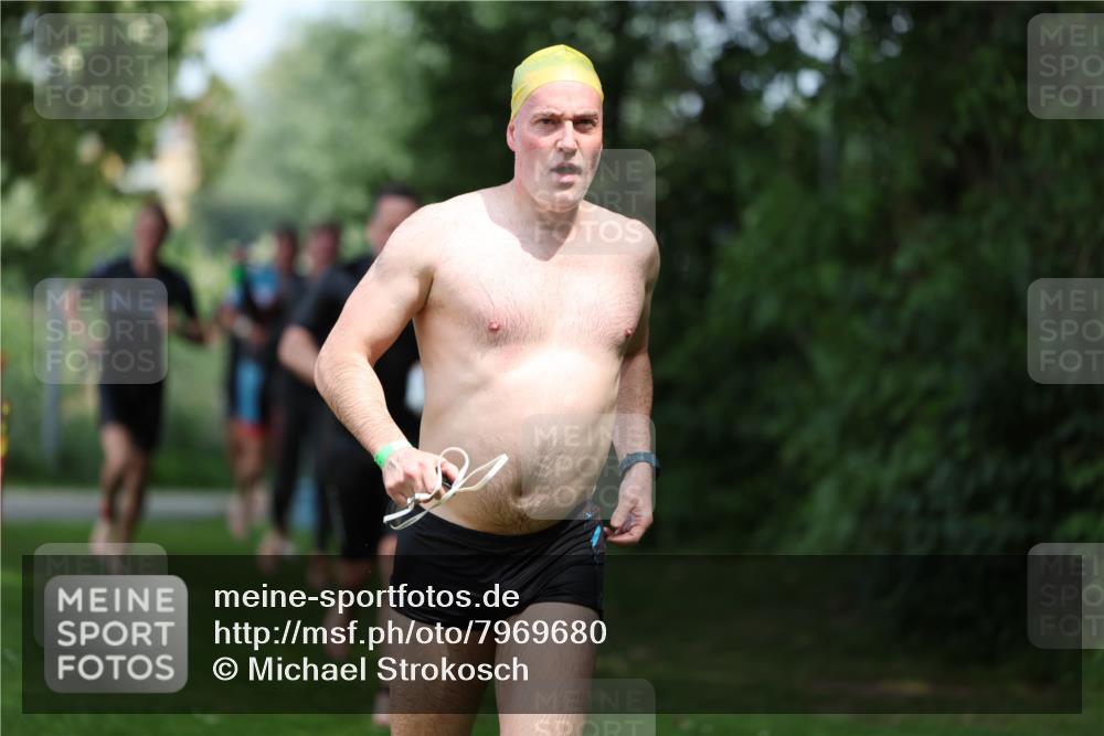15.06.2025 - 7 Türme Triathlon Michael Strokosch http://msf.ph/oto/7969680 15.06.2025 12:56:41 Schwimmen 767, 786, 842, 851, 868, 886, 901, 910, 963, 1003, 1028, 1060, 1070, 1077, 1132, 1175, 1198 meine-sportfotos.de