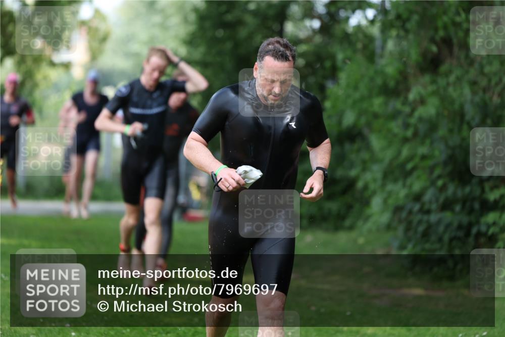 15.06.2025 - 7 Türme Triathlon Michael Strokosch http://msf.ph/oto/7969697 15.06.2025 12:56:43 Schwimmen 767, 786, 851, 868, 886, 901, 910, 963, 1003, 1028, 1060, 1070, 1077, 1132, 1175, 1198 meine-sportfotos.de