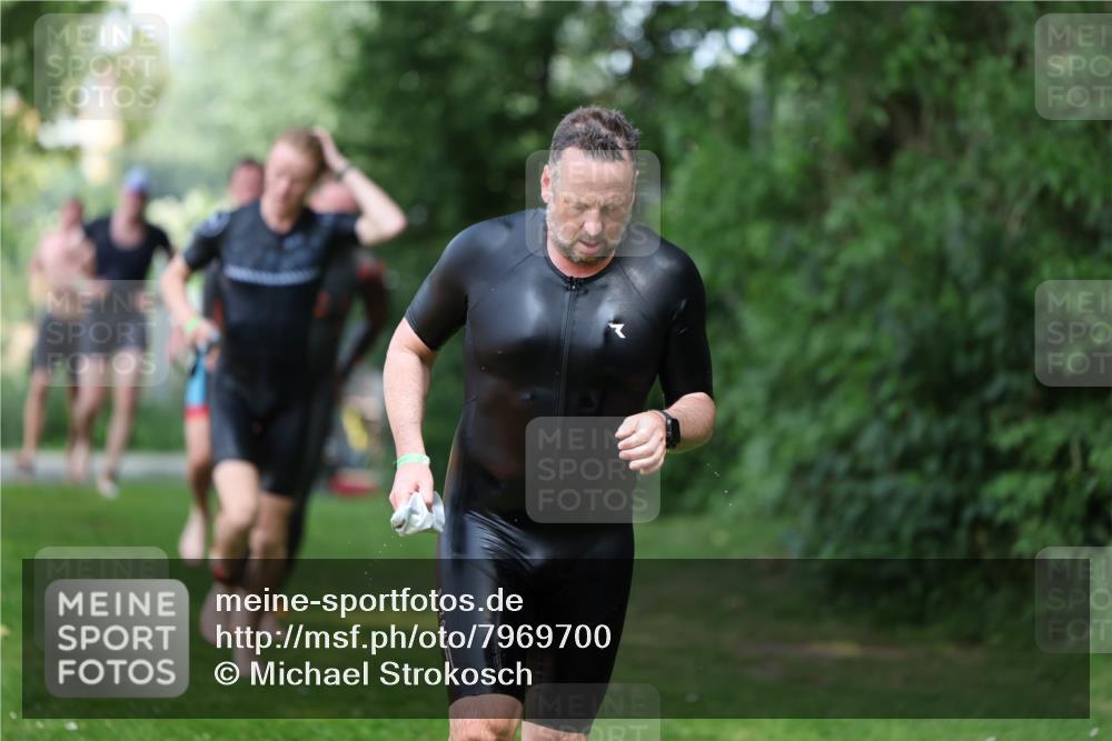 15.06.2025 - 7 Türme Triathlon Michael Strokosch http://msf.ph/oto/7969700 15.06.2025 12:56:44 Schwimmen 767, 786, 851, 868, 886, 901, 910, 1003, 1028, 1060, 1070, 1077, 1132, 1175, 1198 meine-sportfotos.de