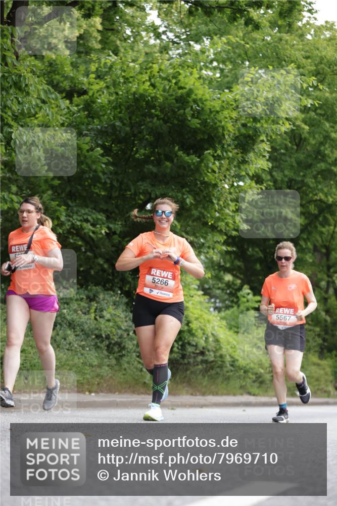 15.06.2025 - REWE Women's Run Jannik Wohlers http://msf.ph/oto/7969710 15.06.2025 10:04:47 Laufen 5266, 5567 meine-sportfotos.de