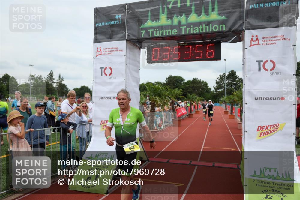 15.06.2025 - 7 Türme Triathlon Michael Strokosch http://msf.ph/oto/7969728 15.06.2025 13:53:55 Ziel 939, 999, 1162 meine-sportfotos.de