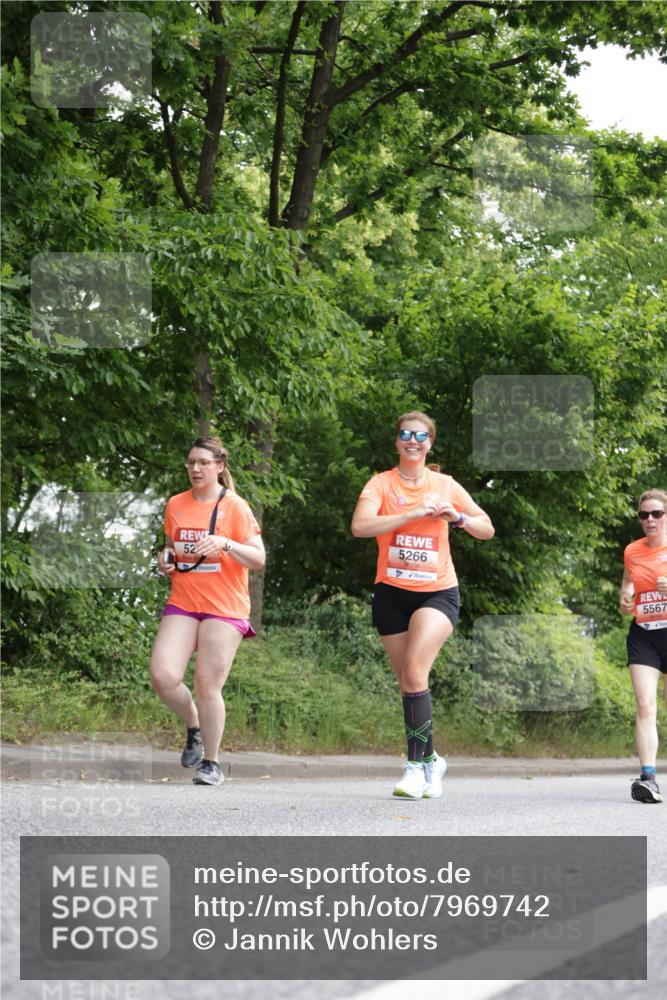 15.06.2025 - REWE Women's Run Jannik Wohlers http://msf.ph/oto/7969742 15.06.2025 10:04:47 Laufen 52, 5266, 5567 meine-sportfotos.de