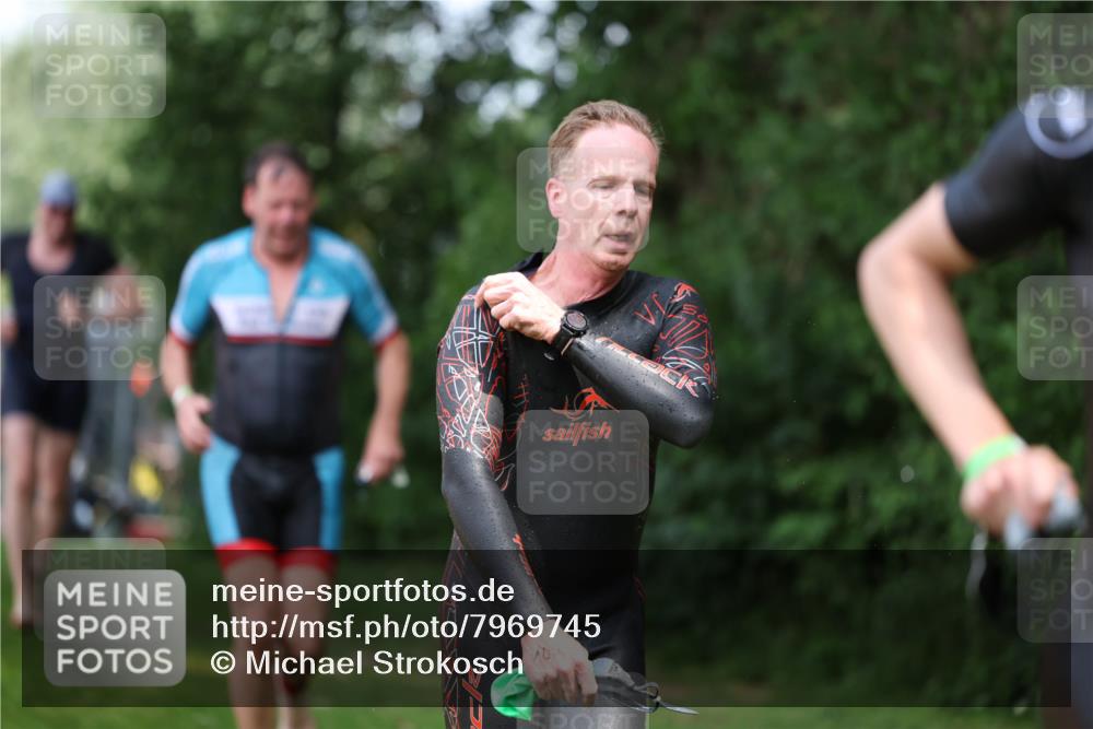 15.06.2025 - 7 Türme Triathlon Michael Strokosch http://msf.ph/oto/7969745 15.06.2025 12:56:47 Schwimmen 767, 786, 868, 886, 901, 910, 1003, 1028, 1060, 1070, 1077, 1132, 1175, 1198 meine-sportfotos.de