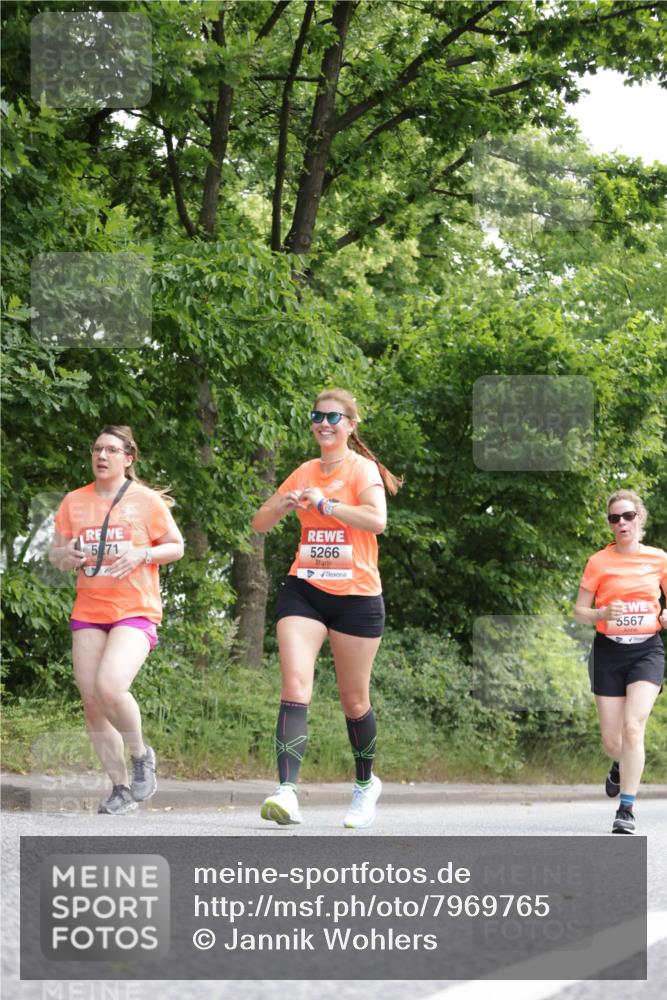 15.06.2025 - REWE Women's Run Jannik Wohlers http://msf.ph/oto/7969765 15.06.2025 10:04:48 Laufen 5, 71, 5266, 5567 meine-sportfotos.de