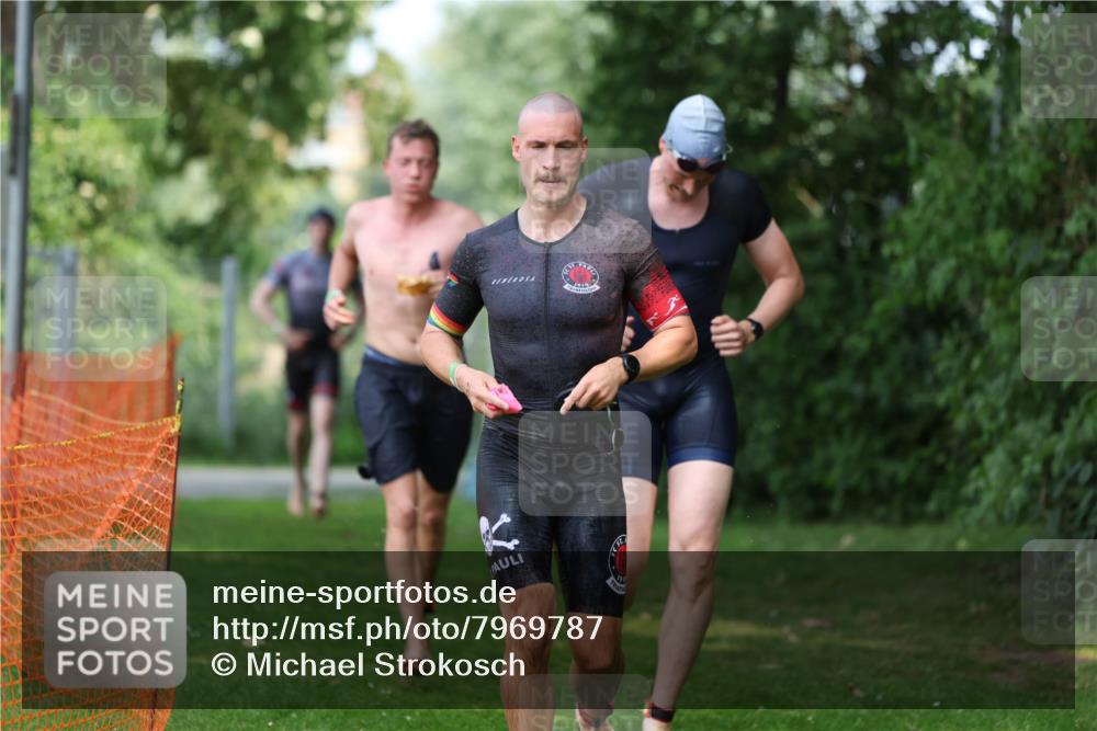15.06.2025 - 7 Türme Triathlon Michael Strokosch http://msf.ph/oto/7969787 15.06.2025 12:56:50 Schwimmen 786, 868, 886, 901, 910, 1003, 1028, 1074, 1132, 1167, 1175, 1198 meine-sportfotos.de