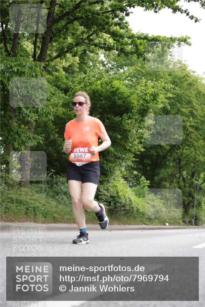 15.06.2025 - REWE Women's Run Jannik Wohlers http://msf.ph/oto/7969794 15.06.2025 10:04:49 Laufen 5567 meine-sportfotos.de