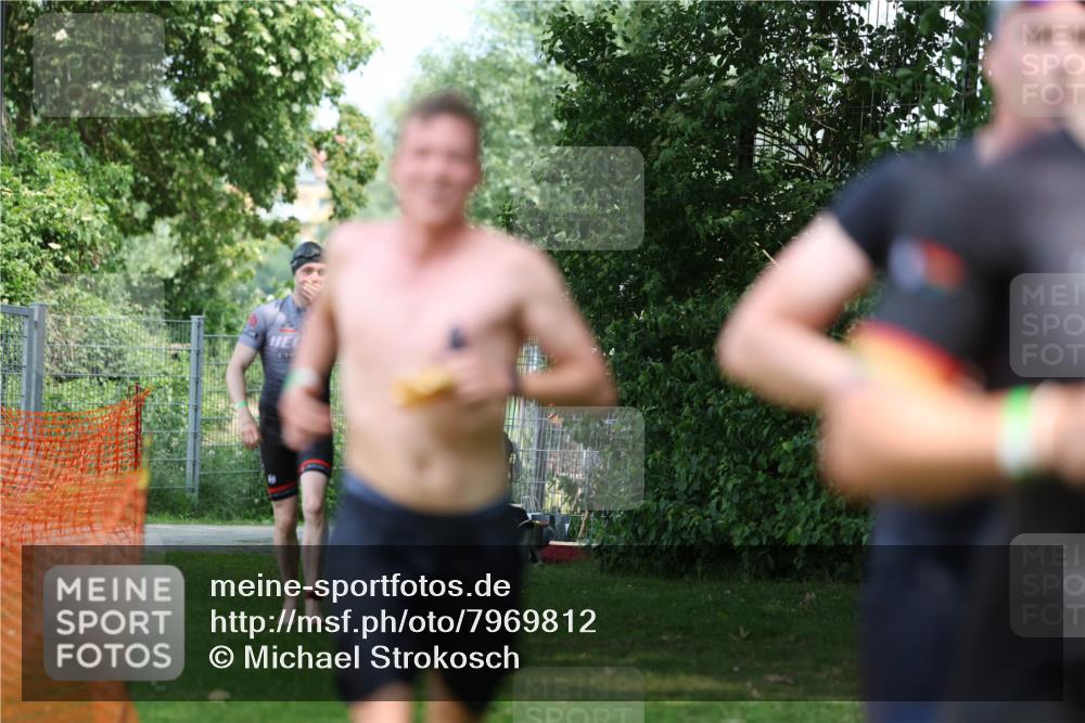 15.06.2025 - 7 Türme Triathlon Michael Strokosch http://msf.ph/oto/7969812 15.06.2025 12:56:52 Schwimmen 868, 886, 901, 910, 915, 988, 1003, 1028, 1074, 1095, 1132, 1167, 1175, 1198 meine-sportfotos.de