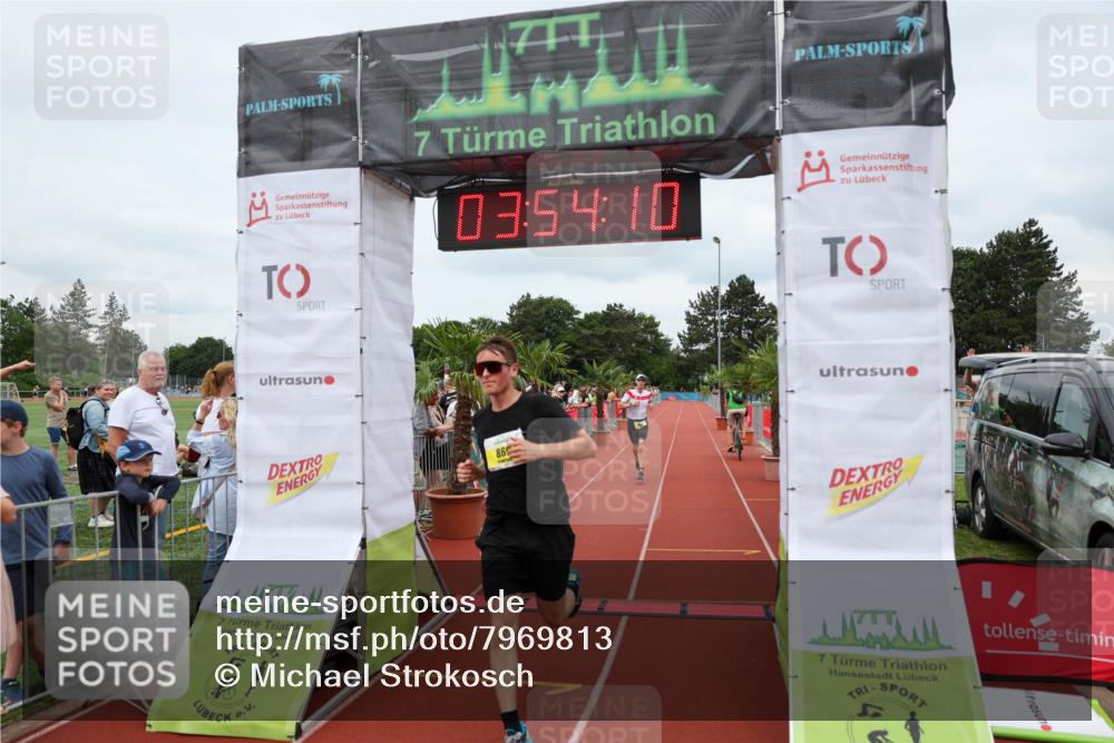 15.06.2025 - 7 Türme Triathlon Michael Strokosch http://msf.ph/oto/7969813 15.06.2025 13:54:10 Ziel 833, 869 meine-sportfotos.de