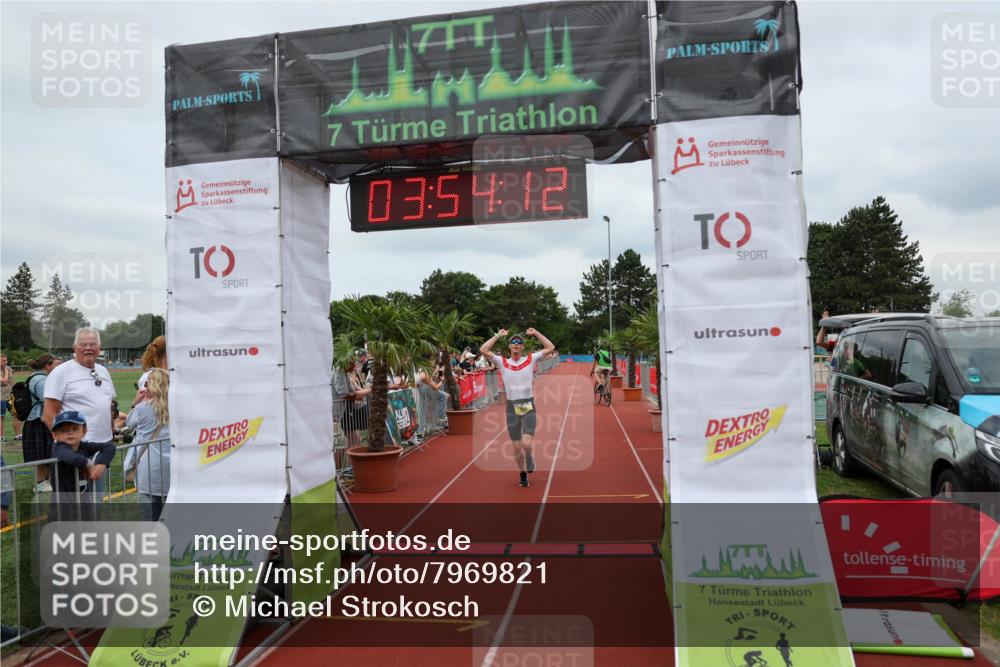 15.06.2025 - 7 Türme Triathlon Michael Strokosch http://msf.ph/oto/7969821 15.06.2025 13:54:12 Ziel 833, 869 meine-sportfotos.de