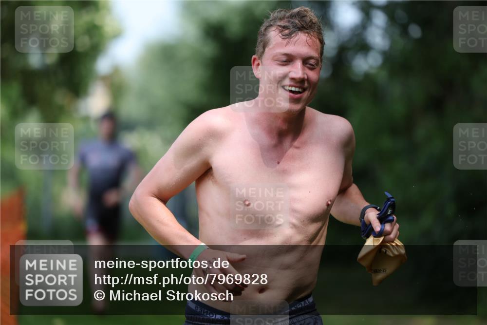 15.06.2025 - 7 Türme Triathlon Michael Strokosch http://msf.ph/oto/7969828 15.06.2025 12:56:53 Schwimmen 868, 886, 901, 910, 915, 988, 1003, 1028, 1033, 1074, 1095, 1132, 1167, 1175, 1198 meine-sportfotos.de