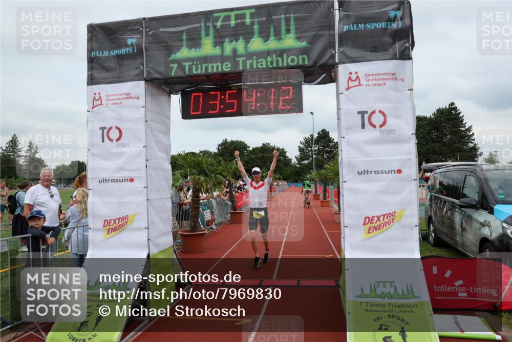 15.06.2025 - 7 Türme Triathlon Michael Strokosch http://msf.ph/oto/7969830 15.06.2025 13:54:12 Ziel 833, 869 meine-sportfotos.de