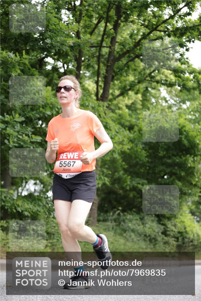 15.06.2025 - REWE Women's Run Jannik Wohlers http://msf.ph/oto/7969835 15.06.2025 10:04:50 Laufen 5567 meine-sportfotos.de