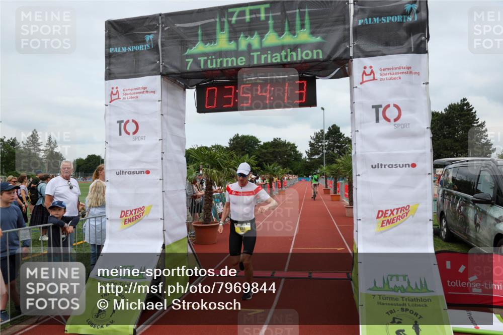 15.06.2025 - 7 Türme Triathlon Michael Strokosch http://msf.ph/oto/7969844 15.06.2025 13:54:13 Ziel 833, 869 meine-sportfotos.de