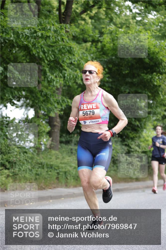 15.06.2025 - REWE Women's Run Jannik Wohlers http://msf.ph/oto/7969847 15.06.2025 10:04:57 Laufen 5679 meine-sportfotos.de