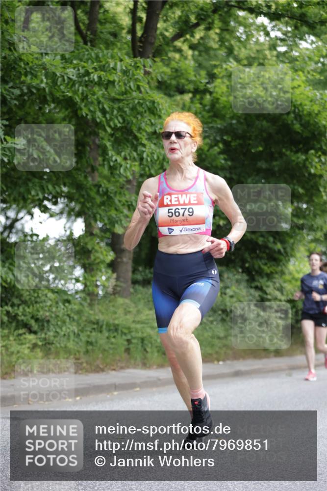 15.06.2025 - REWE Women's Run Jannik Wohlers http://msf.ph/oto/7969851 15.06.2025 10:04:57 Laufen 5679 meine-sportfotos.de