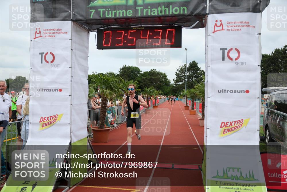 15.06.2025 - 7 Türme Triathlon Michael Strokosch http://msf.ph/oto/7969867 15.06.2025 13:54:30 Ziel 707 meine-sportfotos.de