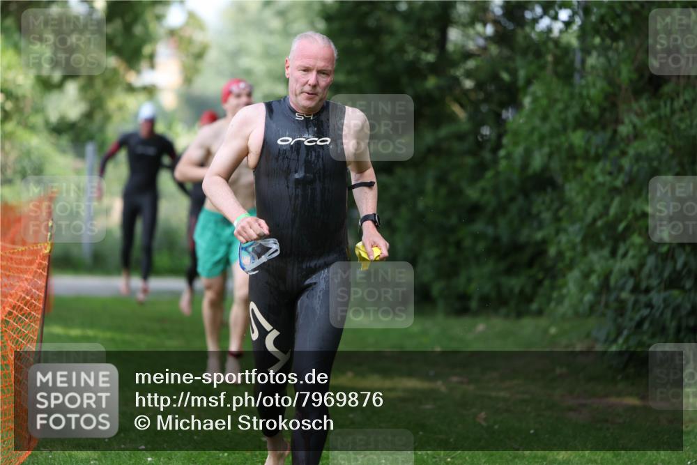 15.06.2025 - 7 Türme Triathlon Michael Strokosch http://msf.ph/oto/7969876 15.06.2025 12:57:02 Schwimmen 889, 901, 910, 915, 988, 1031, 1033, 1064, 1074, 1095, 1132, 1136, 1166, 1167, 1198 meine-sportfotos.de