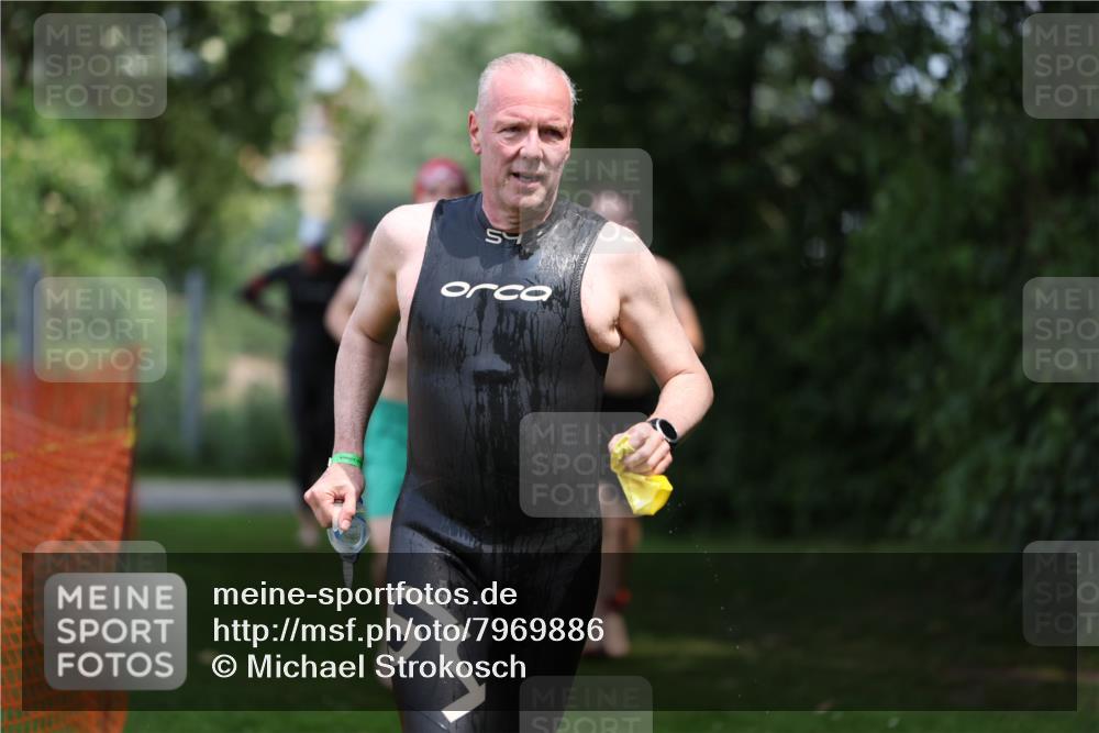 15.06.2025 - 7 Türme Triathlon Michael Strokosch http://msf.ph/oto/7969886 15.06.2025 12:57:03 Schwimmen 889, 910, 915, 988, 1031, 1033, 1064, 1074, 1095, 1116, 1132, 1136, 1166, 1167, 1198 meine-sportfotos.de