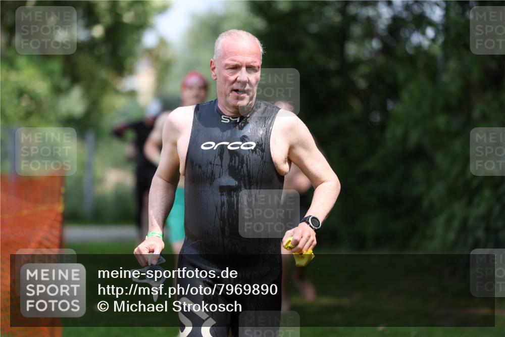 15.06.2025 - 7 Türme Triathlon Michael Strokosch http://msf.ph/oto/7969890 15.06.2025 12:57:04 Schwimmen 774, 889, 910, 915, 988, 1031, 1033, 1049, 1064, 1074, 1095, 1116, 1132, 1136, 1166, 1167 meine-sportfotos.de