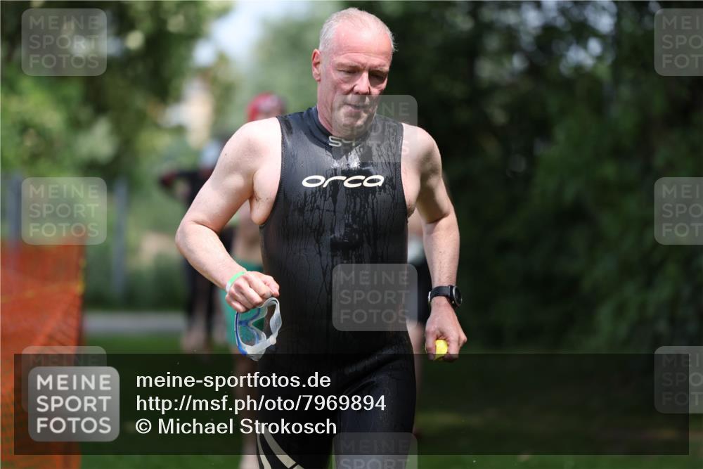 15.06.2025 - 7 Türme Triathlon Michael Strokosch http://msf.ph/oto/7969894 15.06.2025 12:57:04 Schwimmen 774, 889, 910, 915, 988, 1031, 1033, 1049, 1064, 1074, 1095, 1116, 1132, 1136, 1166, 1167 meine-sportfotos.de
