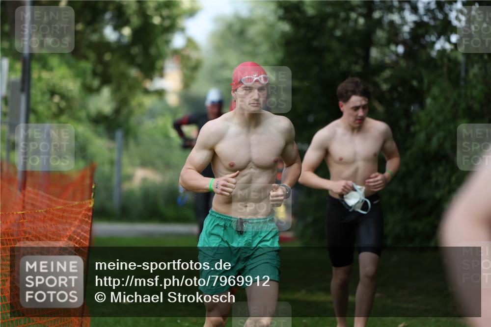 15.06.2025 - 7 Türme Triathlon Michael Strokosch http://msf.ph/oto/7969912 15.06.2025 12:57:05 Schwimmen 774, 889, 910, 915, 988, 1031, 1033, 1049, 1064, 1074, 1087, 1095, 1116, 1136, 1164, 1166, 1167 meine-sportfotos.de