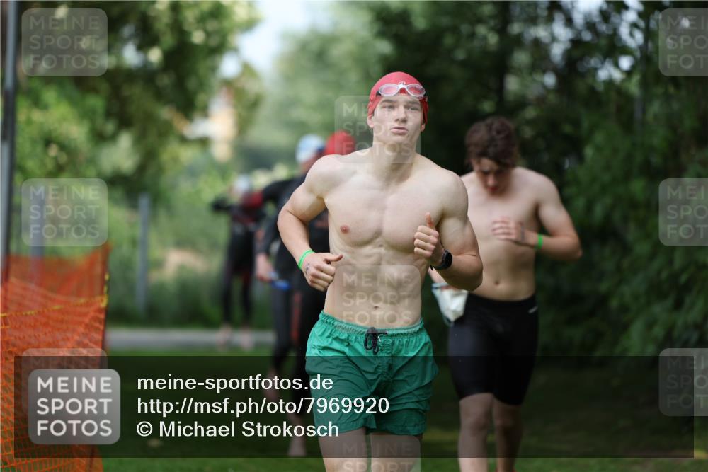 15.06.2025 - 7 Türme Triathlon Michael Strokosch http://msf.ph/oto/7969920 15.06.2025 12:57:06 Schwimmen 736, 774, 889, 910, 915, 988, 1031, 1033, 1049, 1064, 1074, 1087, 1095, 1116, 1136, 1164, 1166, 1167 meine-sportfotos.de