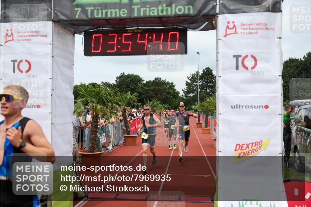15.06.2025 - 7 Türme Triathlon Michael Strokosch http://msf.ph/oto/7969935 15.06.2025 13:54:40 Ziel 701, 901, 913, 919, 1116 meine-sportfotos.de