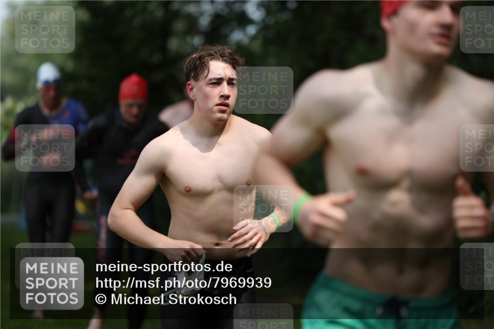 15.06.2025 - 7 Türme Triathlon Michael Strokosch http://msf.ph/oto/7969939 15.06.2025 12:57:07 Schwimmen 736, 774, 889, 910, 915, 988, 1031, 1033, 1049, 1064, 1074, 1087, 1095, 1116, 1136, 1164, 1166, 1167 meine-sportfotos.de