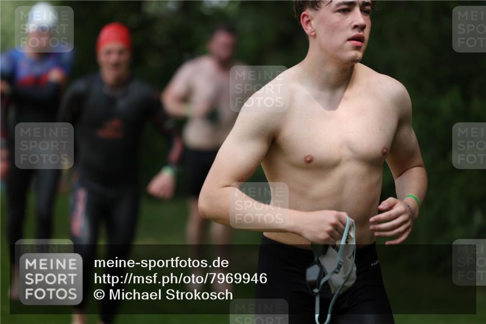 15.06.2025 - 7 Türme Triathlon Michael Strokosch http://msf.ph/oto/7969946 15.06.2025 12:57:08 Schwimmen 736, 774, 889, 910, 913, 915, 988, 1031, 1033, 1049, 1064, 1074, 1087, 1095, 1114, 1116, 1136, 1164, 1166, 1167 meine-sportfotos.de
