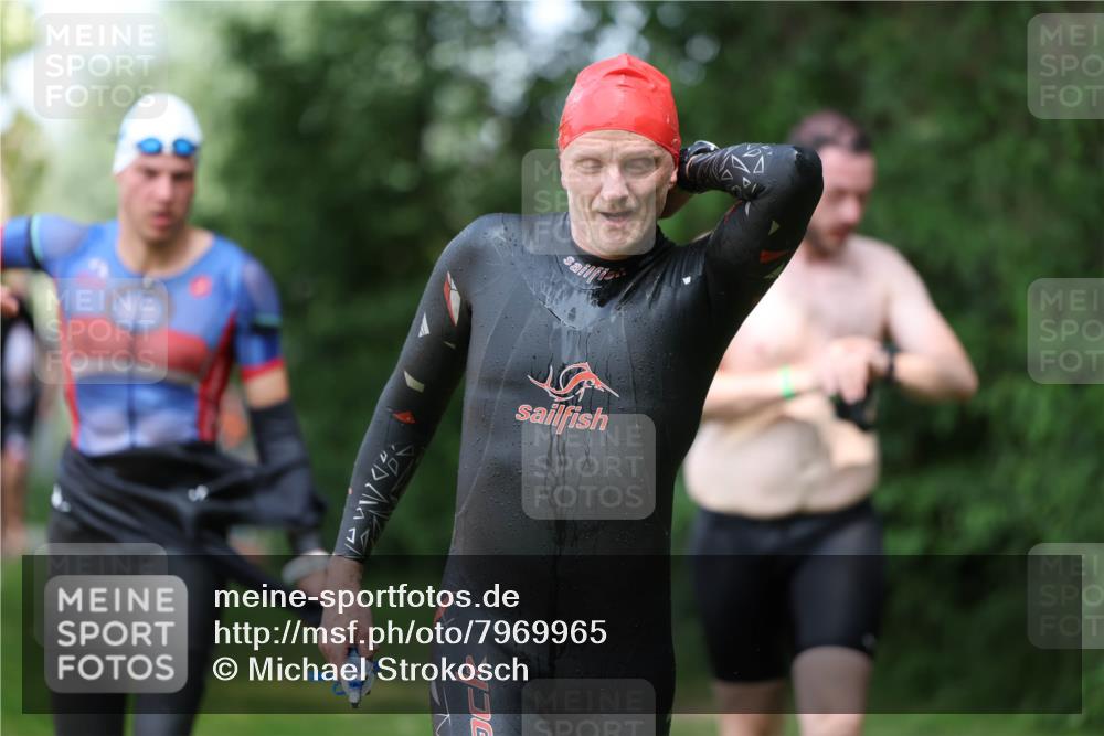 15.06.2025 - 7 Türme Triathlon Michael Strokosch http://msf.ph/oto/7969965 15.06.2025 12:57:10 Schwimmen 736, 774, 889, 910, 913, 915, 988, 1031, 1033, 1049, 1064, 1074, 1087, 1095, 1114, 1116, 1136, 1164, 1166, 1167 meine-sportfotos.de