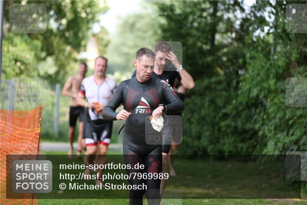 15.06.2025 - 7 Türme Triathlon Michael Strokosch http://msf.ph/oto/7969989 15.06.2025 12:57:14 Schwimmen 736, 774, 889, 913, 915, 988, 1031, 1033, 1049, 1064, 1074, 1087, 1095, 1114, 1116, 1136, 1164, 1166, 1167 meine-sportfotos.de