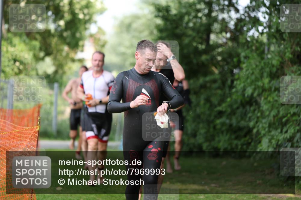 15.06.2025 - 7 Türme Triathlon Michael Strokosch http://msf.ph/oto/7969993 15.06.2025 12:57:15 Schwimmen 709, 736, 774, 889, 913, 915, 988, 1031, 1033, 1049, 1064, 1074, 1087, 1095, 1114, 1116, 1136, 1164, 1166, 1167 meine-sportfotos.de