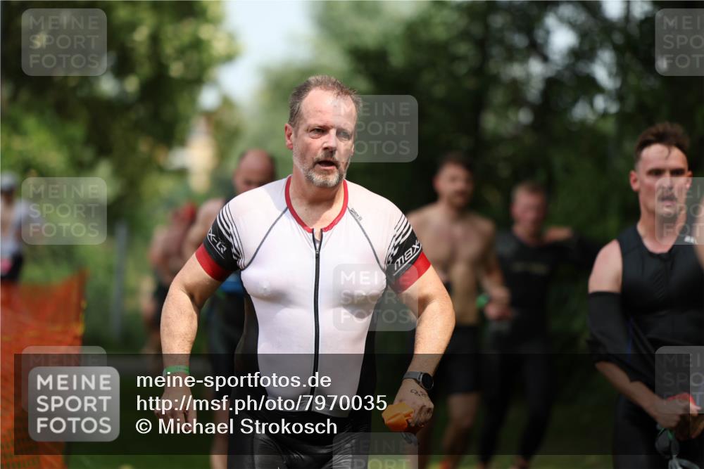 15.06.2025 - 7 Türme Triathlon Michael Strokosch http://msf.ph/oto/7970035 15.06.2025 12:57:18 Schwimmen 709, 736, 774, 793, 857, 889, 913, 915, 988, 1031, 1033, 1047, 1049, 1055, 1064, 1074, 1087, 1095, 1114, 1116, 1136, 1142, 1164, 1166, 1167 meine-sportfotos.de