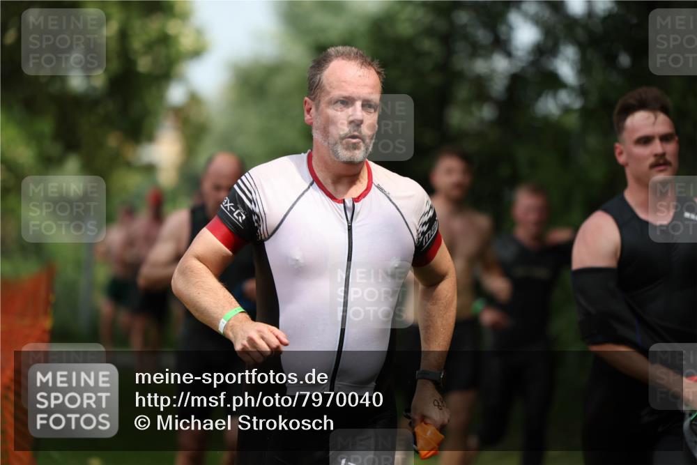 15.06.2025 - 7 Türme Triathlon Michael Strokosch http://msf.ph/oto/7970040 15.06.2025 12:57:18 Schwimmen 709, 736, 774, 793, 857, 889, 913, 915, 988, 1031, 1033, 1047, 1049, 1055, 1064, 1074, 1087, 1095, 1114, 1116, 1136, 1142, 1164, 1166, 1167 meine-sportfotos.de