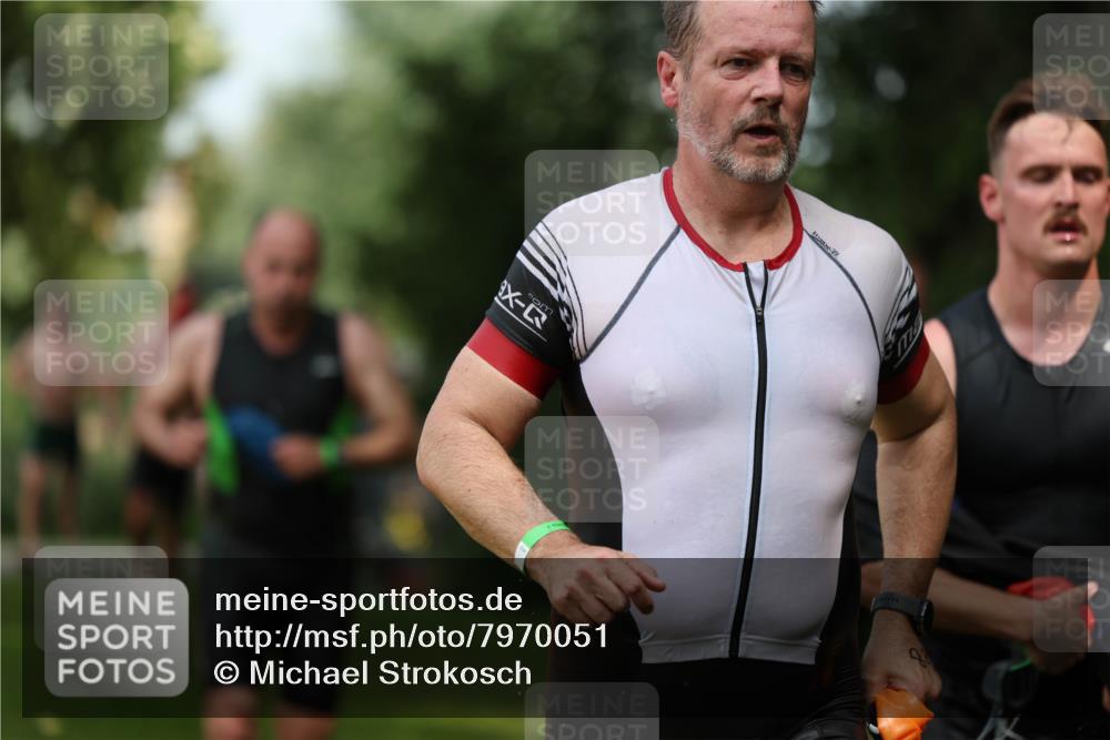 15.06.2025 - 7 Türme Triathlon Michael Strokosch http://msf.ph/oto/7970051 15.06.2025 12:57:19 Schwimmen 709, 736, 774, 793, 857, 889, 913, 915, 986, 988, 1031, 1033, 1047, 1049, 1055, 1064, 1087, 1095, 1114, 1116, 1117, 1136, 1142, 1164, 1166, 1167 meine-sportfotos.de