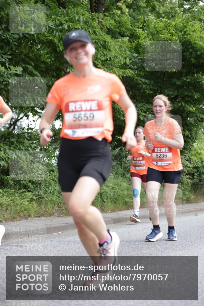 15.06.2025 - REWE Women's Run Jannik Wohlers http://msf.ph/oto/7970057 15.06.2025 10:05:08 Laufen 5659, 5652, 5236 meine-sportfotos.de
