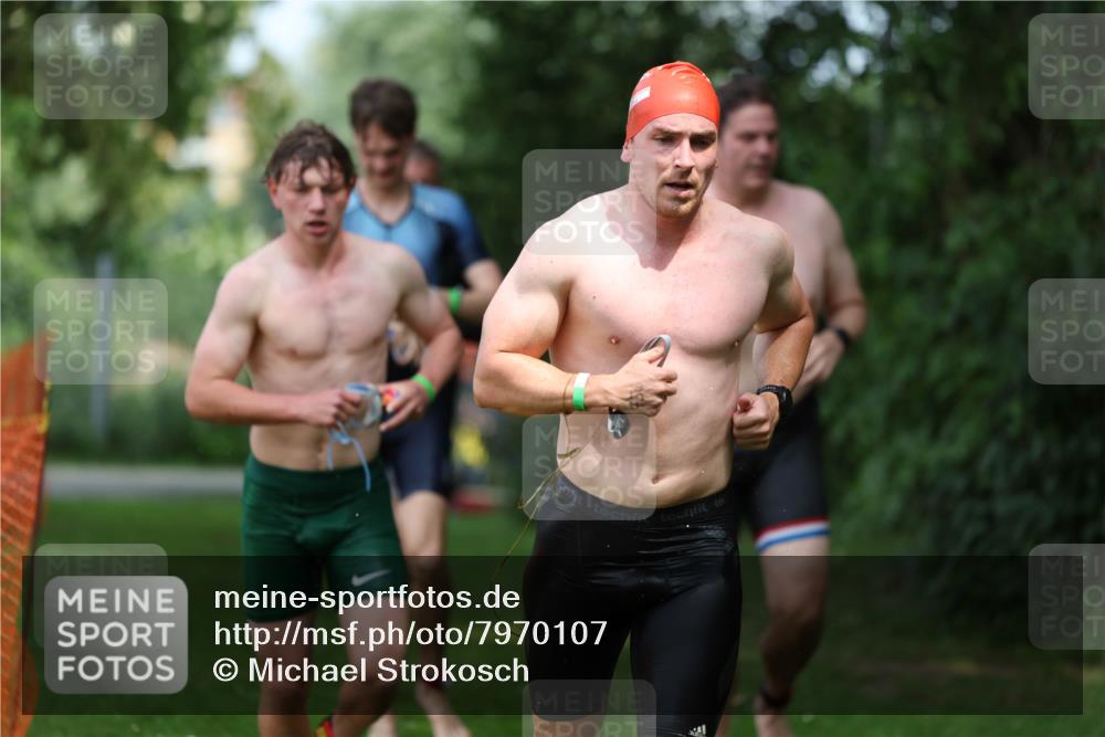 15.06.2025 - 7 Türme Triathlon Michael Strokosch http://msf.ph/oto/7970107 15.06.2025 12:57:25 Schwimmen 709, 736, 774, 793, 857, 889, 913, 944, 986, 1031, 1047, 1049, 1055, 1064, 1087, 1114, 1116, 1117, 1121, 1136, 1142, 1164, 1166 meine-sportfotos.de