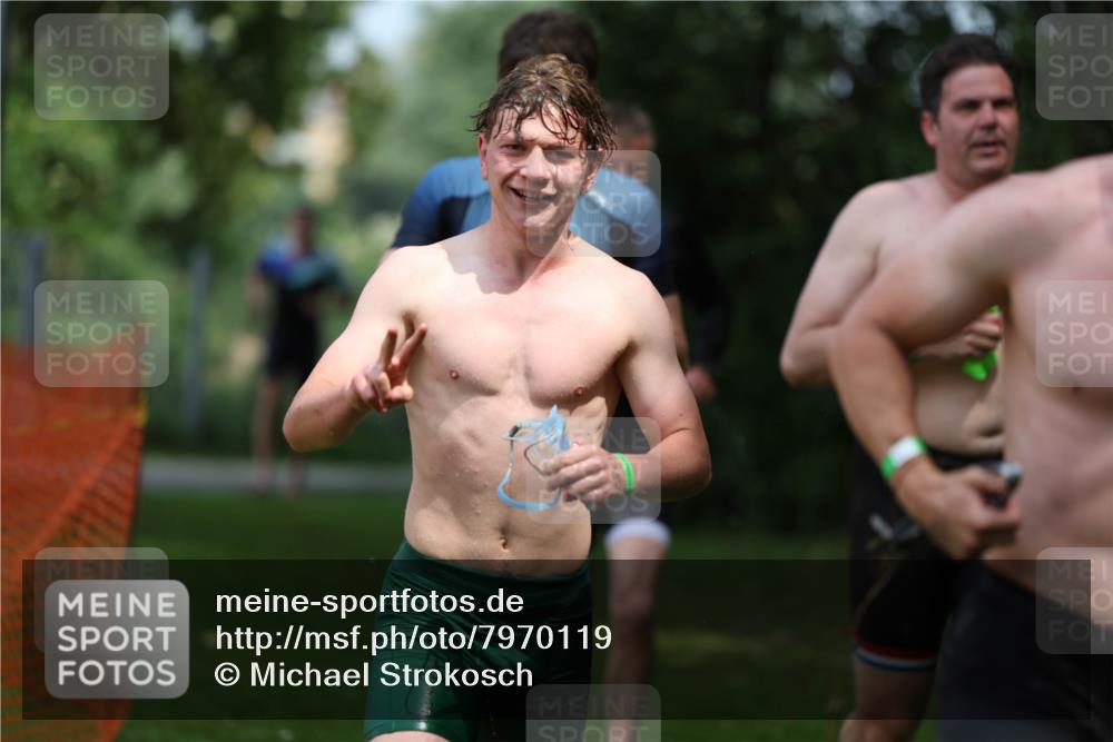 15.06.2025 - 7 Türme Triathlon Michael Strokosch http://msf.ph/oto/7970119 15.06.2025 12:57:26 Schwimmen 709, 736, 774, 793, 857, 889, 913, 944, 986, 1031, 1047, 1049, 1055, 1064, 1087, 1114, 1116, 1117, 1121, 1136, 1142, 1164, 1166 meine-sportfotos.de
