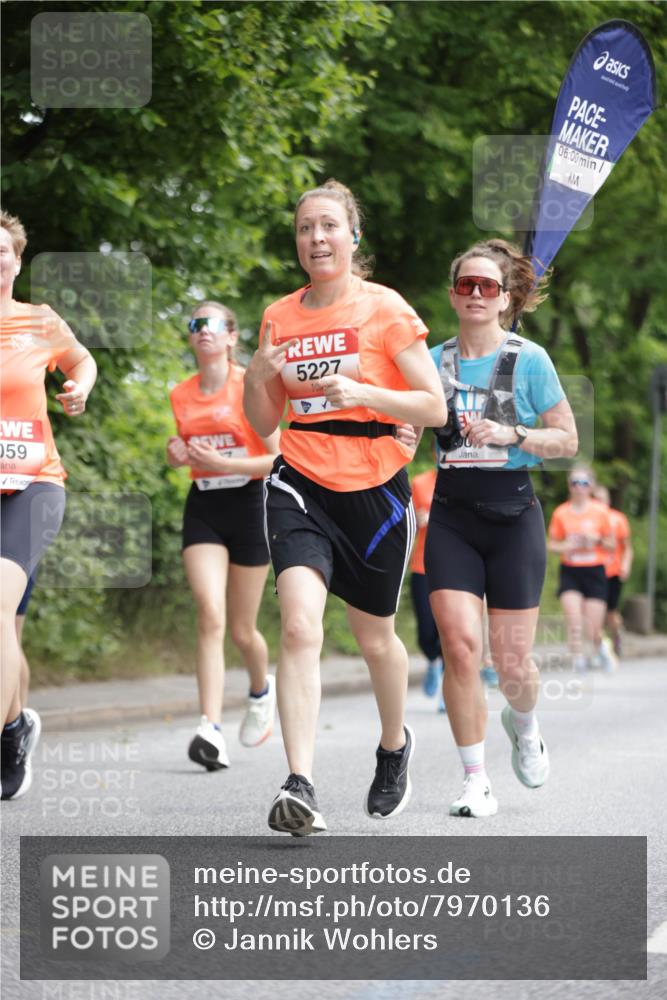 15.06.2025 - REWE Women's Run Jannik Wohlers http://msf.ph/oto/7970136 15.06.2025 10:05:13 Laufen 059, 17, 5227, 06, 00 meine-sportfotos.de